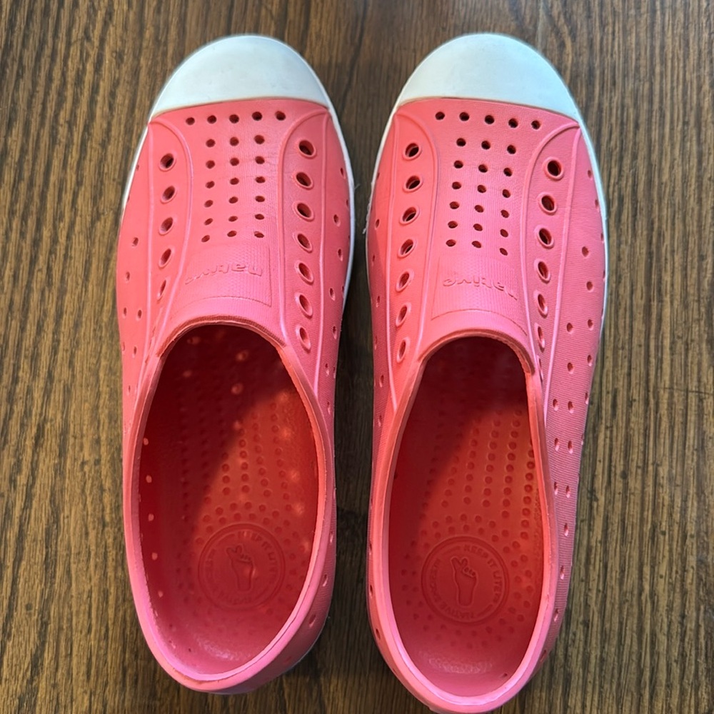 NWOT Native Shoes Size 3